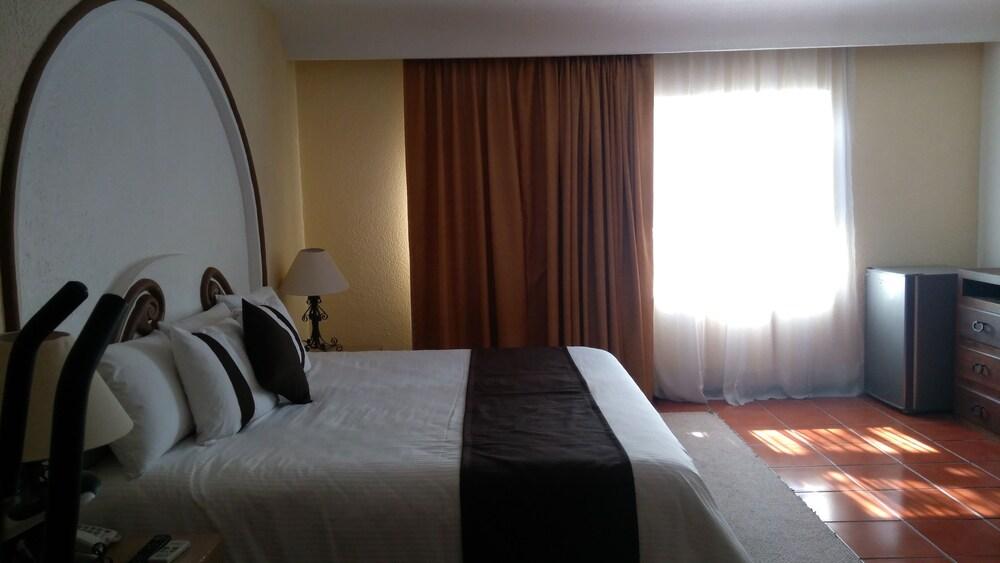 Real De Minas Tradicional 4* Querétaro